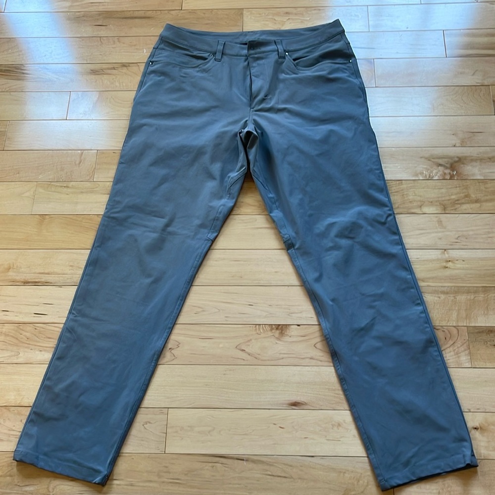 - Lululemon ABC Classic 34 x32 EUC